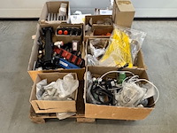 Partij divers installatiemateriaal - afbeelding 1 van  16