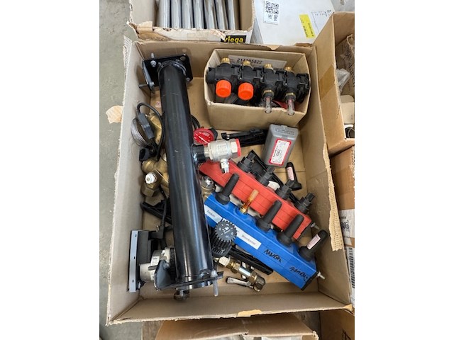 Partij divers installatiemateriaal - afbeelding 9 van  16