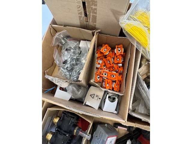 Partij divers installatiemateriaal - afbeelding 13 van  16