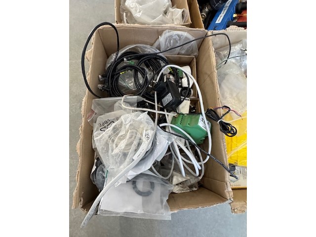 Partij divers installatiemateriaal - afbeelding 14 van  16