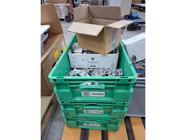 Partij divers installatiemateriaal - afbeelding 2 van  18