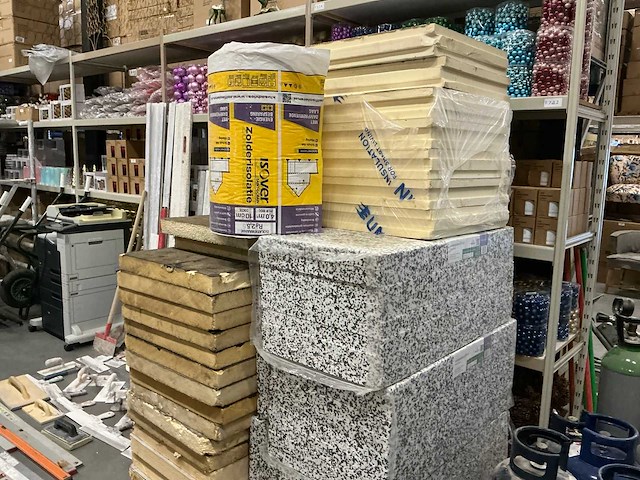 Partij divers isolatiemateriaal (53x) - afbeelding 1 van  6