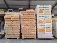 Partij divers isolatiemateriaal, o.a. kingspan, op 3x pallet