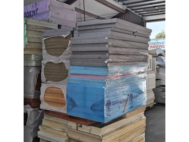 Partij divers isolatiemateriaal, o.a. kingspan, op 3x pallet - afbeelding 10 van  12