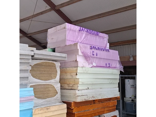 Partij divers isolatiemateriaal, o.a. kingspan, op 3x pallet - afbeelding 12 van  12