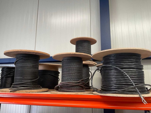 Partij divers kabel - afbeelding 1 van  4