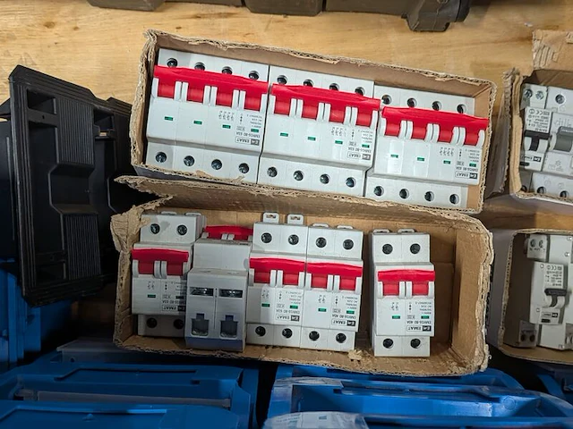 Partij divers kantoor- en installatiemateriaal - afbeelding 6 van  16