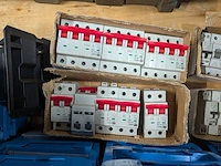 Partij divers kantoor- en installatiemateriaal - afbeelding 6 van  16