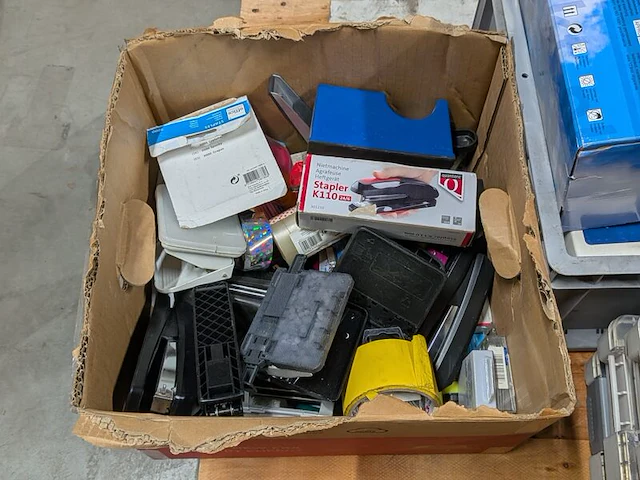 Partij divers kantoor- en installatiemateriaal - afbeelding 10 van  16