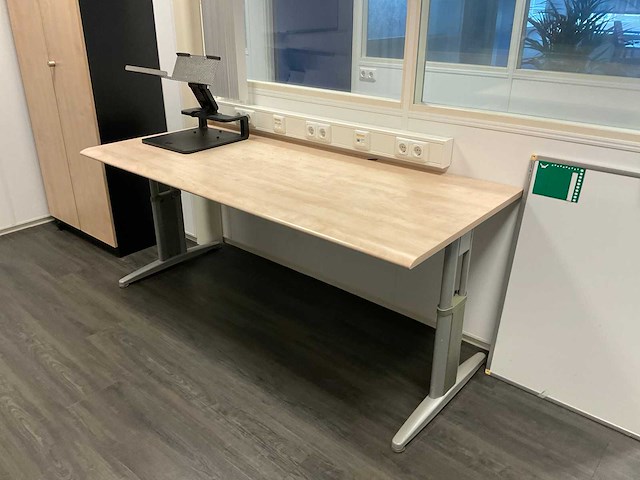 Partij divers kantoormeubilair - afbeelding 2 van  8