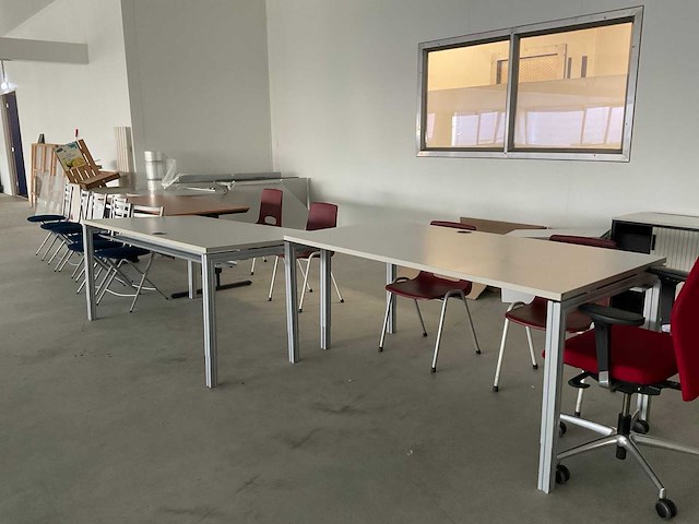 Partij divers kantoormeubilair - afbeelding 1 van  8