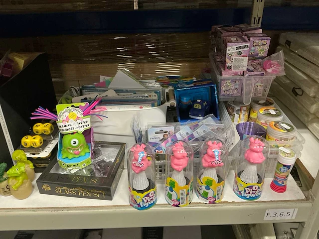 Partij divers kinder speelgoed (350x) - afbeelding 1 van  7