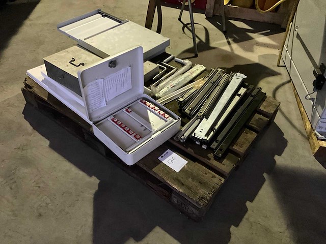 Partij divers materiaal - afbeelding 5 van  5