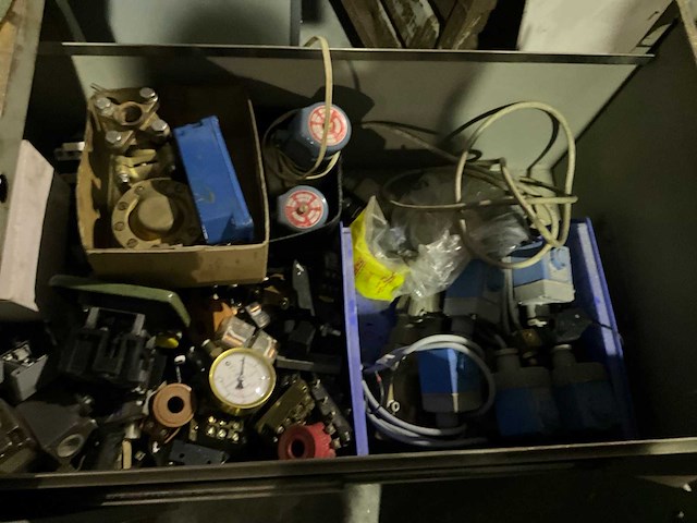 Partij divers materiaal - afbeelding 2 van  11