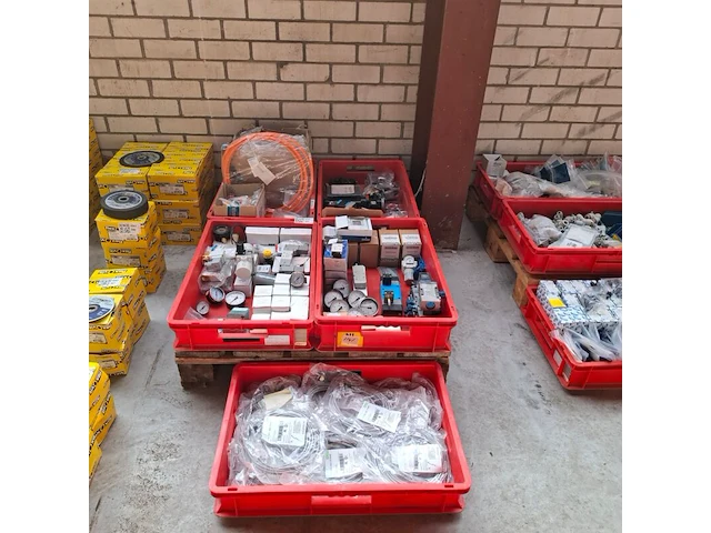 Partij divers pneumatische onderdelen en toebehoren o.a. festo, wilkerson, giss - afbeelding 1 van  29