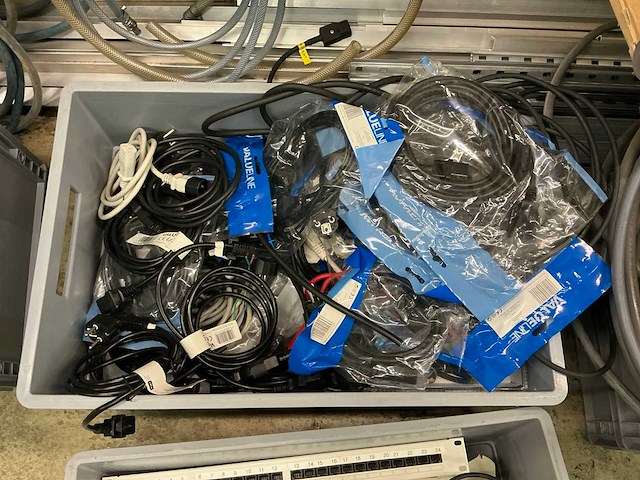 Partij divers pvc, kabel, aluminium en restmateriaal - afbeelding 2 van  14