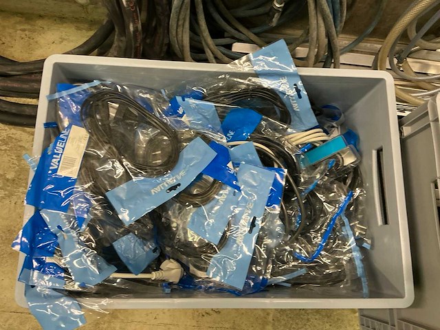 Partij divers pvc, kabel, aluminium en restmateriaal - afbeelding 6 van  14