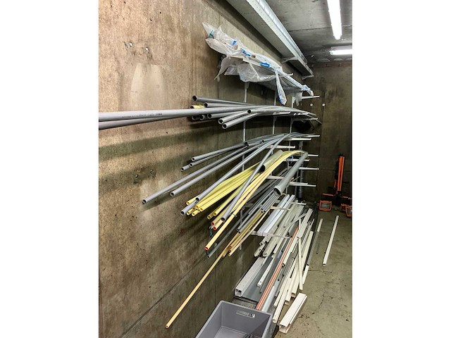 Partij divers pvc, kabel, aluminium en restmateriaal - afbeelding 7 van  14