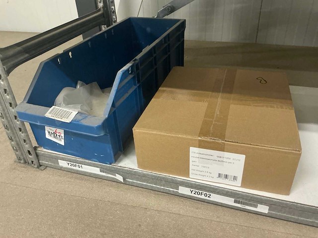 Partij divers raam- en deurbeslag - afbeelding 2 van  18