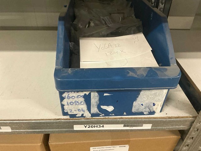Partij divers raam- en deurbeslag - afbeelding 2 van  28