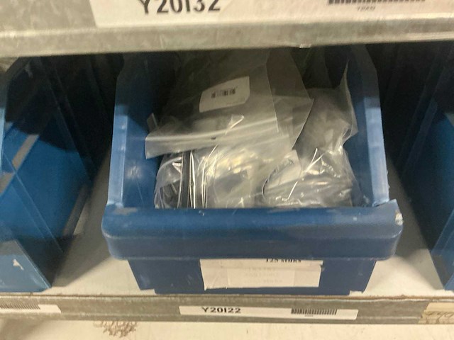 Partij divers raam- en deurbeslag - afbeelding 22 van  28