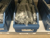 Partij divers raam- en deurbeslag - afbeelding 48 van  53