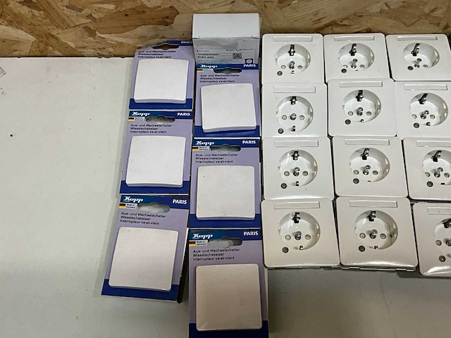 Partij divers schakelmateriaal - afbeelding 3 van  7