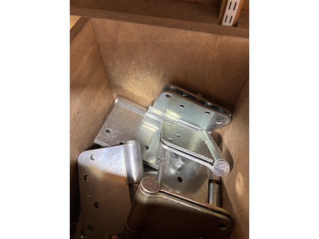 Partij divers scharnieren en toebehoren - afbeelding 4 van  23