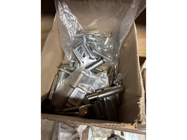 Partij divers scharnieren en toebehoren - afbeelding 7 van  23