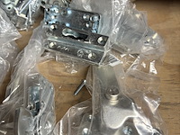 Partij divers scharnieren en toebehoren - afbeelding 9 van  23