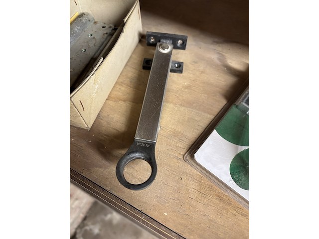 Partij divers scharnieren en toebehoren - afbeelding 13 van  23