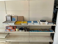 Partij divers schuur papier/staalwol/slijpsponsen/etc - afbeelding 1 van  11