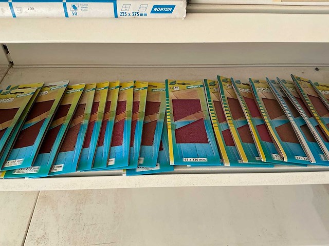 Partij divers schuur papier/staalwol/slijpsponsen/etc - afbeelding 9 van  11