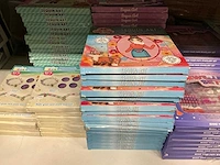 Partij divers sequin art/make your own jewellery set/barbie make-up brushes/etc (142x) - afbeelding 2 van  14