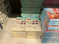 Partij divers sequin art/make your own jewellery set/barbie make-up brushes/etc (142x) - afbeelding 3 van  14