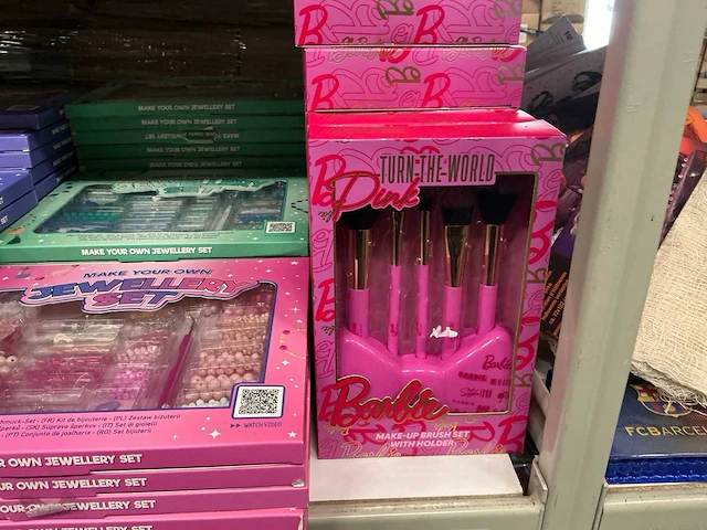 Partij divers sequin art/make your own jewellery set/barbie make-up brushes/etc (142x) - afbeelding 13 van  14