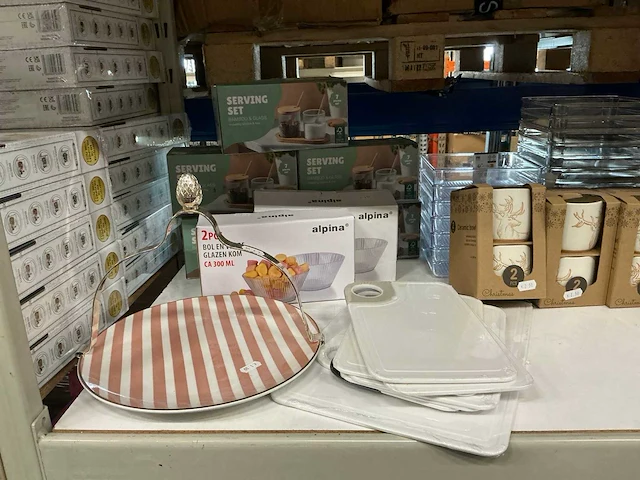 Partij divers servies/lunchboxen/etageres/etc (128x) - afbeelding 3 van  8