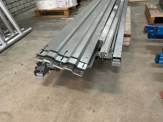 Partij divers solar montagemateriaal - afbeelding 2 van  3