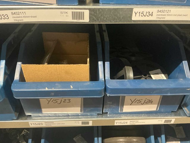 Partij divers soorten zwenk- en bokwielen - afbeelding 3 van  16