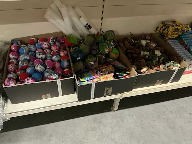Partij divers speelgoed (385x) - afbeelding 1 van  5