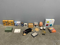 Partij divers speelgoed en decoratie - afbeelding 1 van  16