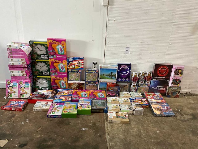 Partij divers speelgoed - afbeelding 1 van  7