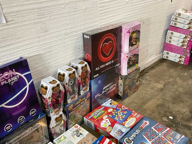 Partij divers speelgoed - afbeelding 7 van  7