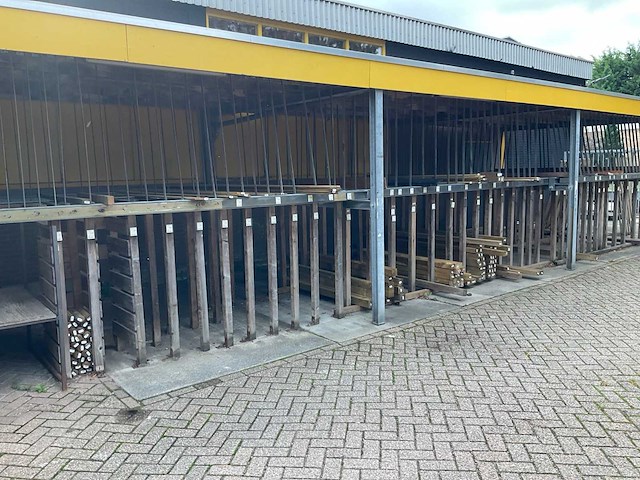 Partij divers tuinhout (150x) - afbeelding 1 van  9