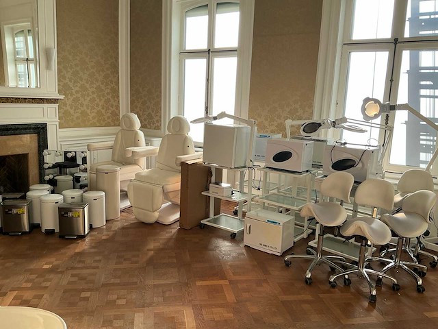 Partij divers voor behandelkamer - afbeelding 1 van  24