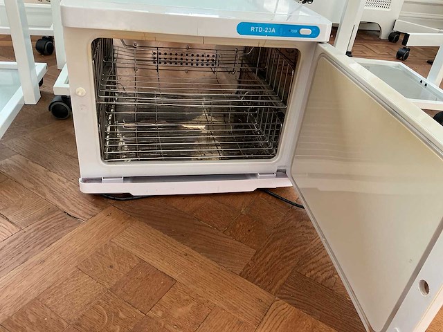 Partij divers voor behandelkamer - afbeelding 24 van  24