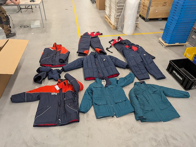 Partij divers vriesceljassen, o.a. tempex - afbeelding 1 van  19