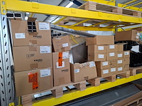 Partij divers zonnepaneel bevestigingsmateriaal esdec - afbeelding 1 van  9