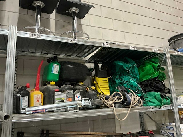Partij diverse aanhangernetten/jerrycans/overige (19x) - afbeelding 1 van  6