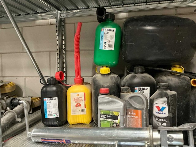 Partij diverse aanhangernetten/jerrycans/overige (19x) - afbeelding 3 van  6